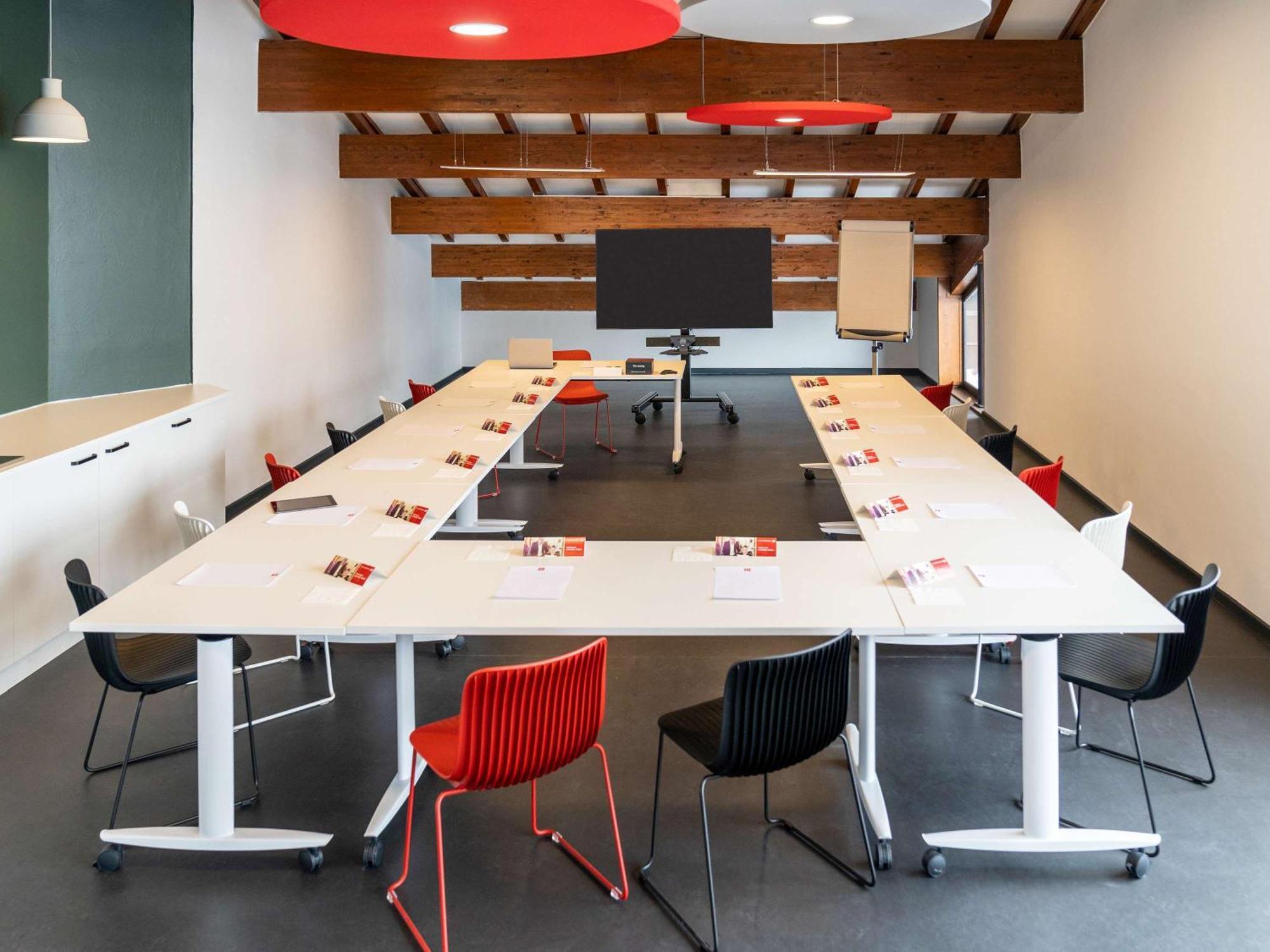 Ibis Pontarlier Hotell Exteriör bild